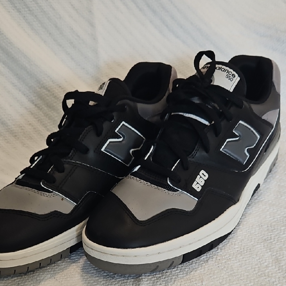New Balance Black and Gray Classic Sneakers